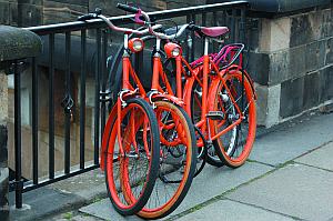 Prchen orangene Fahrrder